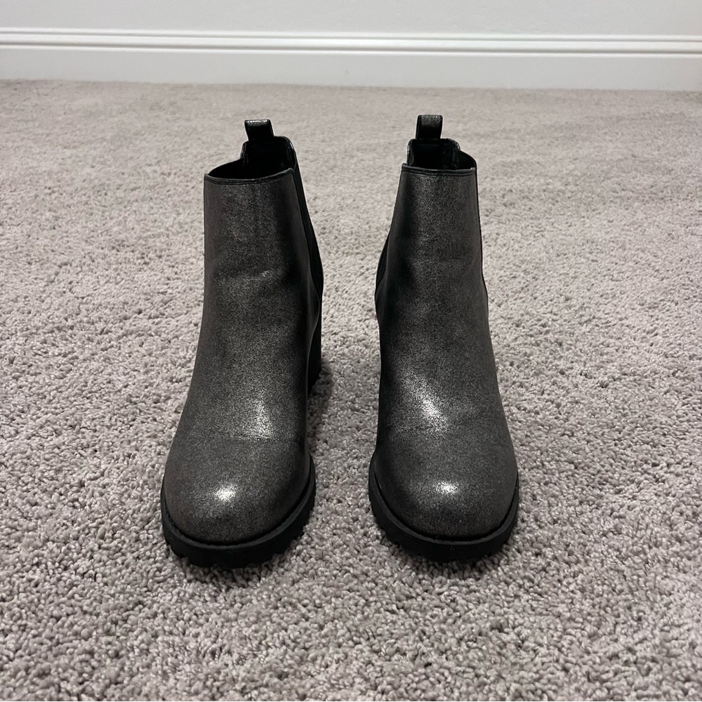 Stylish Women's Dirty Laundry Metallic Gray Ankle Boots